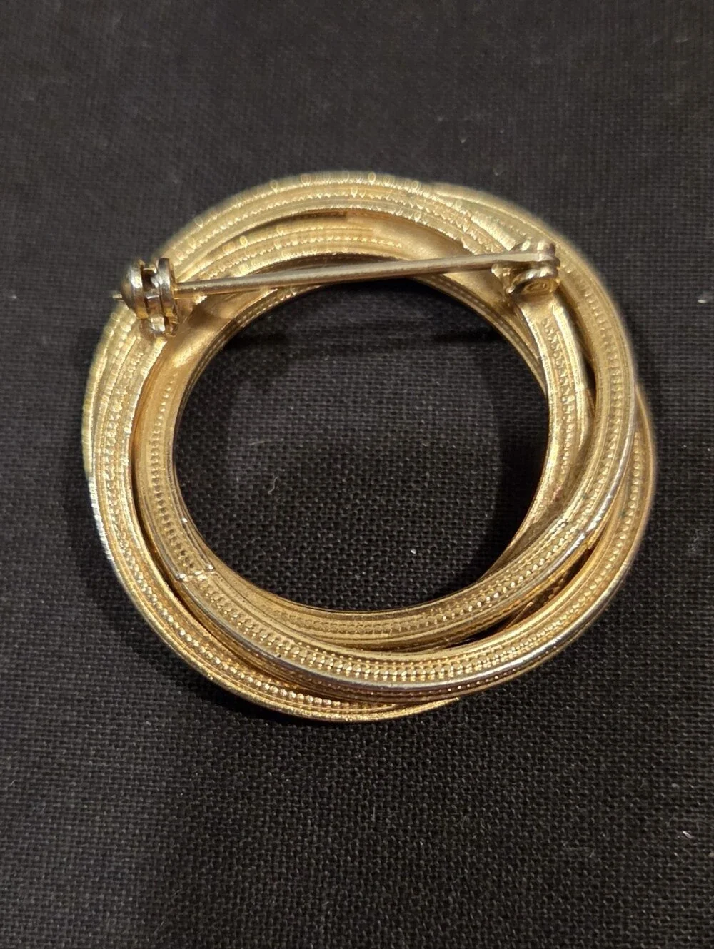 VINTAGE KRAMER OF NEW YORK ENTWINED CIRCLE BROOCH